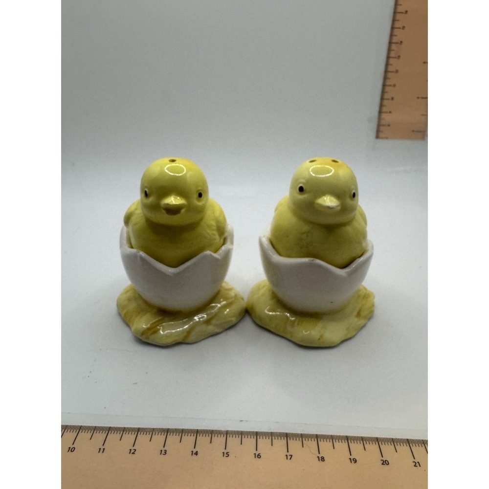 VTG Chick Salt/Pepper Shakers In Eggshell Set Made‎ In Japan